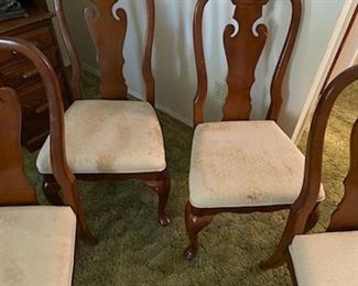 30______$595 
Dining table 5ft + 2 leaves 2ft, 4 chairs, 2 armchairs by Universal furniture&nbsp;
