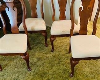 30______$595 
Dining table 5ft + 2 leaves 2ft, 4 chairs, 2 armchairs by Universal furniture&nbsp;
