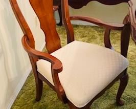 30______$595 
Dining table 5ft + 2 leaves 2ft, 4 chairs, 2 armchairs by Universal furniture&nbsp;
