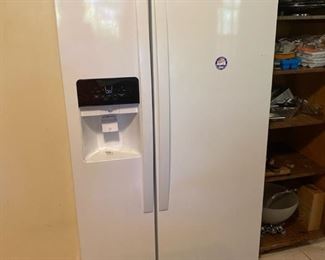 $550
Whirlpool 21.4 cu ft side by side refrigerator with ice and water dispenser and can caddy - white 
• 28deep x 33wx 64T
