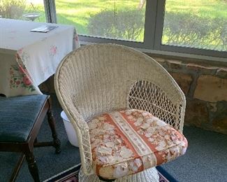 Swivel wicker chair