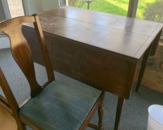 Drop leaf table