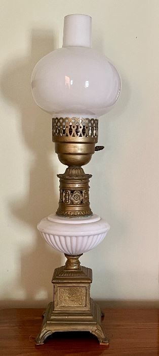 Item 105:  Table Lamp - 18.5":  $85