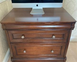 6 PC BROYHILL BEDROOM SET  KING BED(MATTRESS AND BOX NOT INCL) 2 NIGHT STANDS TALL DRESSER AND TRIPLE DRESSER WITH MIRROR