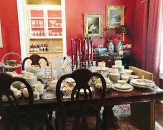 Mahogany Dining Room Table with matching Hutch, Serving Piece and more