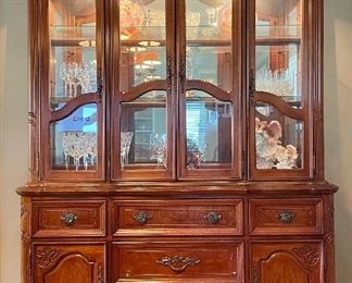 Lexington Furniture China Cabinet