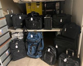 A smart collection of luggage, both Swiss Army and Samsonite pieces.