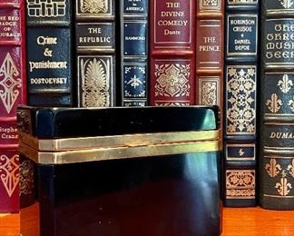 Item 20:  Elli Ferro Opaline Murano Casket Footed Box- 5.25"l x 3.75"w x 4.5"h: $445