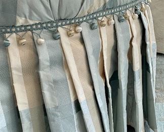 detail-pop pom fringe