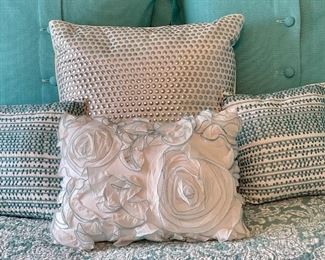 Item 114:  Lot of 4 Decorative Pillows:  $45