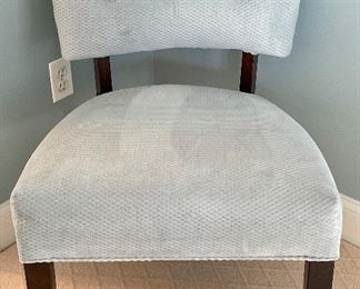 Item 119:  Side Chair - 23.5"l x 21"w x 32"h: $125