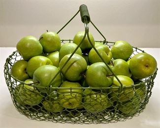 Item 201:  (5) Sets of 8 Granny Smith Apples:  $12 each set