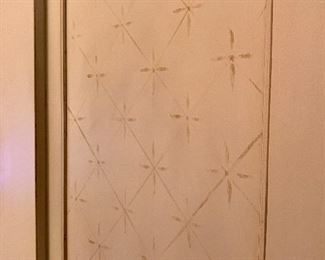 detail-hand painted cross hatch in gold/light tan