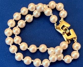 Item 287:  Faux Pearl with Goldtone Clasp by Monet: $14