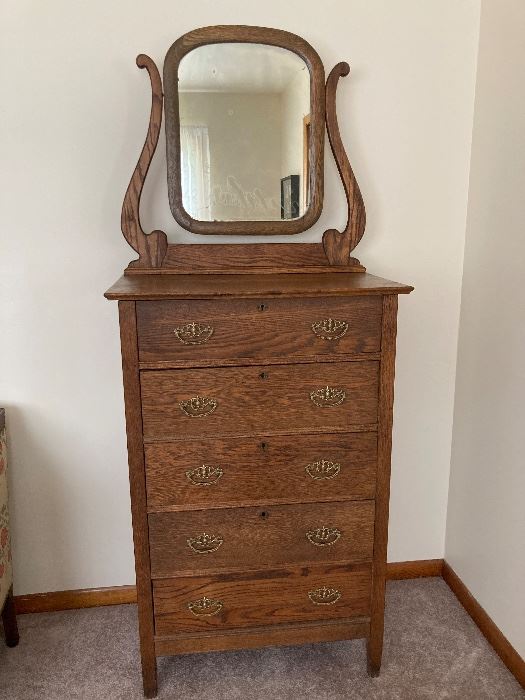 Beautiful antique tiger oak 5 drawer chest with mirror 