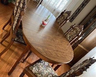 Vintage dinning room table w/6 chairs