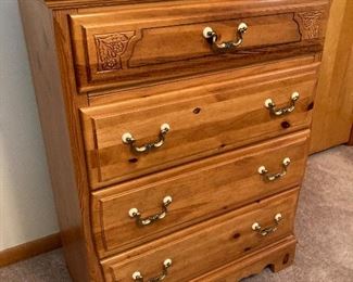 Maple 4 drawer chest