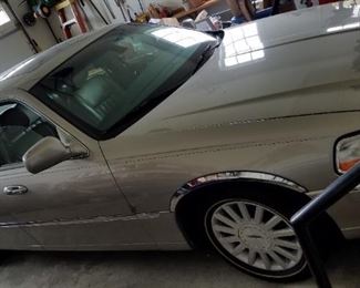 2003 Lincoln Town Car, Signature Series