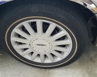 2003 Lincoln Town Car, Signature Series