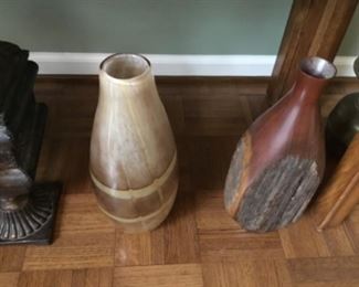Beautiful glass pieces plus a wooden vase made in  Australia 