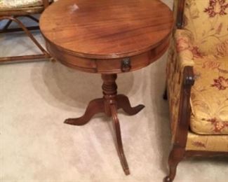 Round table with drawer - 3 legs - some scratches 