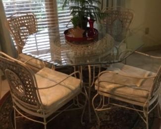 Picture of set with four (4) chairs in sunroom
