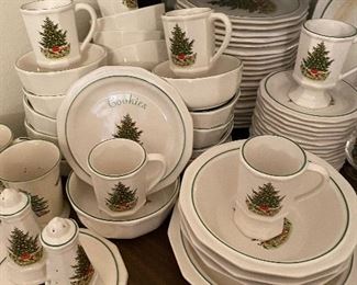 Pfaltzgraff “Christmas Heritage” holiday stoneware 70+ pieces