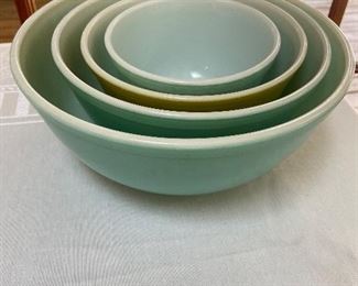 Pyrex bowls