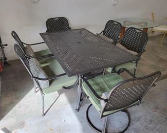 outdoor dining table
