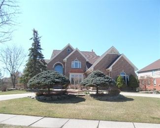 Spectacular, Novi Estate