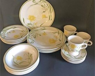 Franciscan Daffodil Dinnerware 