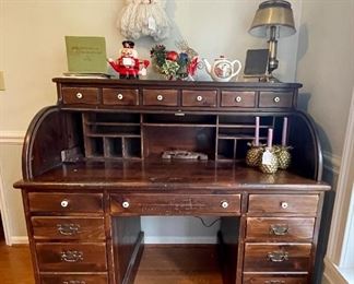 Vintage Ethan Allen Roll-top Desk