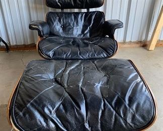 Mid Century Charles Eames Herman Miller Lounge Chair & Ottoman 