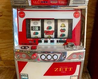 No cord is present on this vintage slot machine