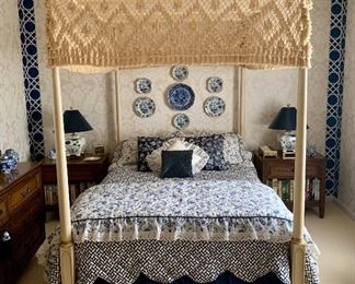 Superb cream French Provincial 4 poster Canopy bed with crochet canopy