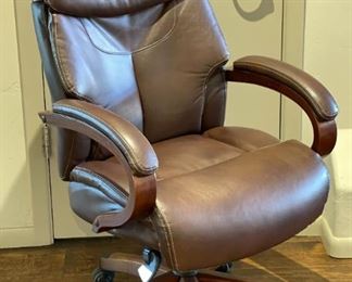 La-Z-Boy Bradley Executive Office Chair Bonded 44 x 26 x 29in HxWxD