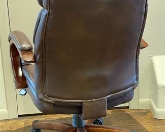 La-Z-Boy Bradley Executive Office Chair Bonded 44 x 26 x 29in HxWxD