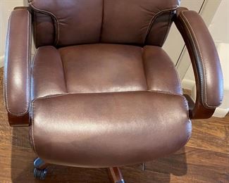 La-Z-Boy Bradley Executive Office Chair Bonded 44 x 26 x 29in HxWxD