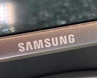 Samsung 32in LED 1080p TV UN32J5500AF TV 18 x 28.5in