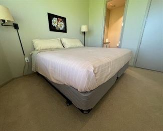 King Brooklyn Bedding king Size Bed Mattress/Box Spring/Frame 26.5x75x79 in HxWxD