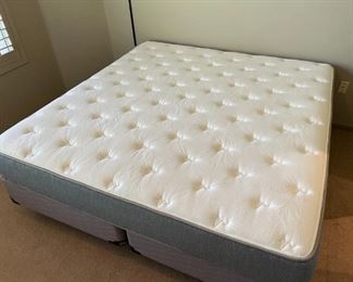 King Brooklyn Bedding king Size Bed Mattress/Box Spring/Frame 26.5x75x79 in HxWxD