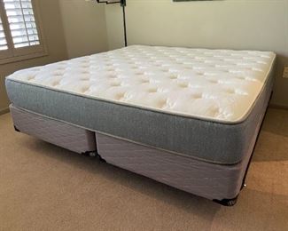 King Brooklyn Bedding king Size Bed Mattress/Box Spring/Frame 26.5x75x79 in HxWxD