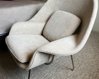 Contemporary Eero Saarinen Womb Chair Replica 35.75x38in Seat Height: 16 inches