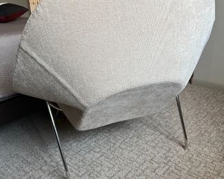 Contemporary Eero Saarinen Womb Chair Replica 35.75x38in Seat Height: 16 inches