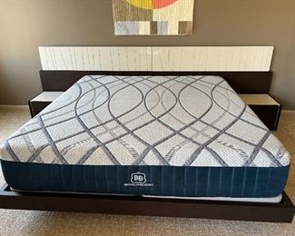 J&M Furniture Porto King LED Platform Bed & Nightstands Bed frame: 82.25 x 80in Headboard 39.5x 132in