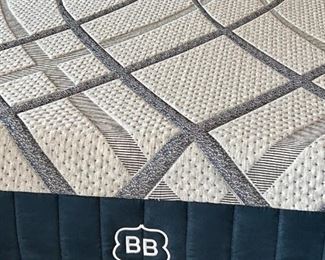 J&M Furniture Porto King LED Platform Bed & Nightstands Bed frame: 82.25 x 80in Headboard 39.5x 132in