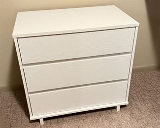 White Wash Veneer 3-Drawer Dresser 30x18.5x31.25in