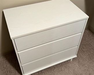 White Wash Veneer 3-Drawer Dresser 30x18.5x31.25in