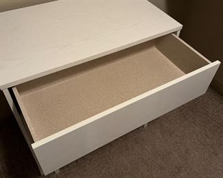 White Wash Veneer 3-Drawer Dresser 30x18.5x31.25in