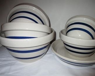 ceramic nesting bowls, pie plate, vintage. Excellent condition, nice!